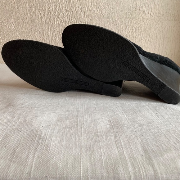 Tommy Hilfiger black suede wedge booties with brogue detailing Size 9.5 - Picture 6 of 12